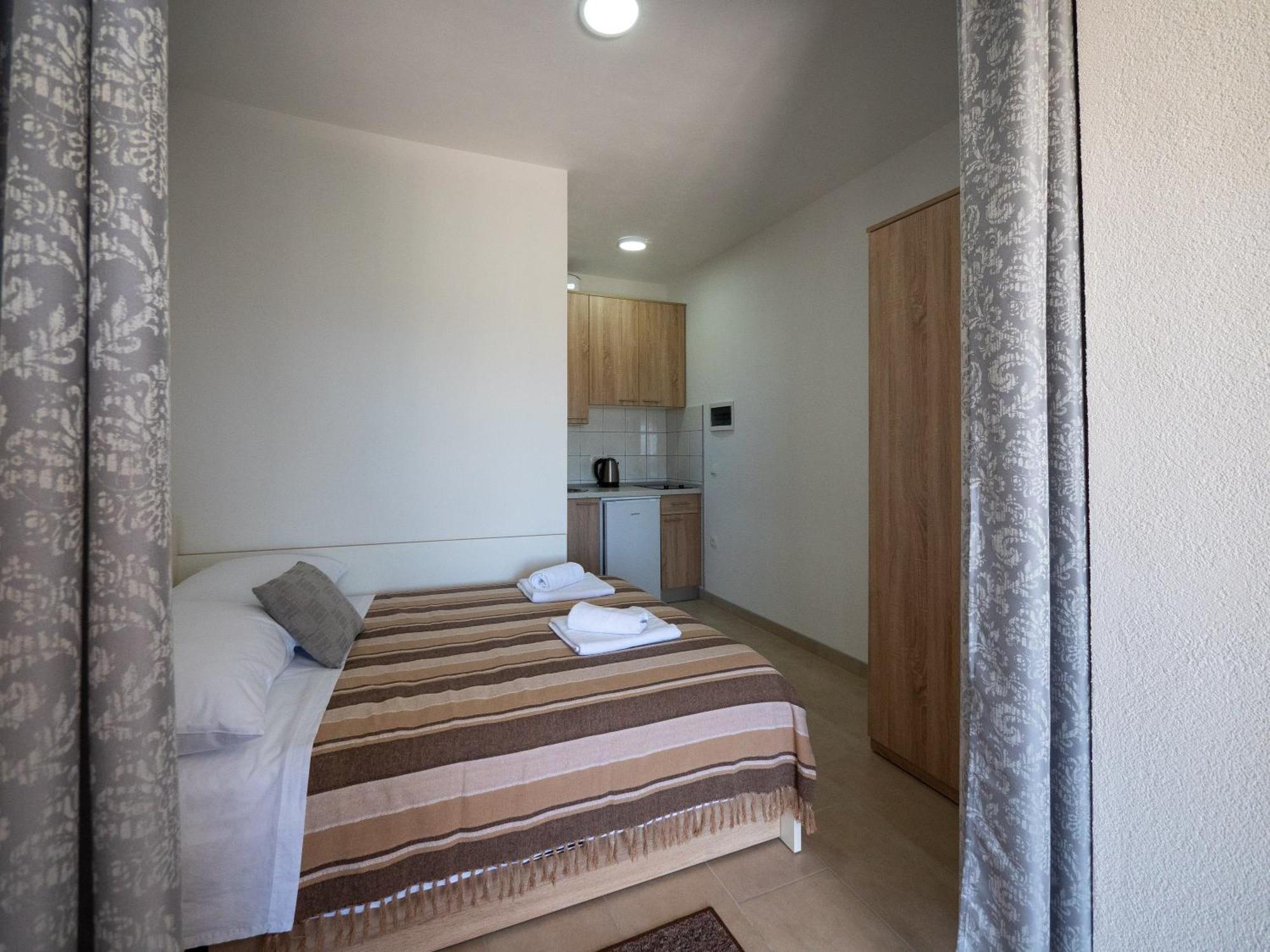 Apartments Tri Mora Ražanac Kamer foto