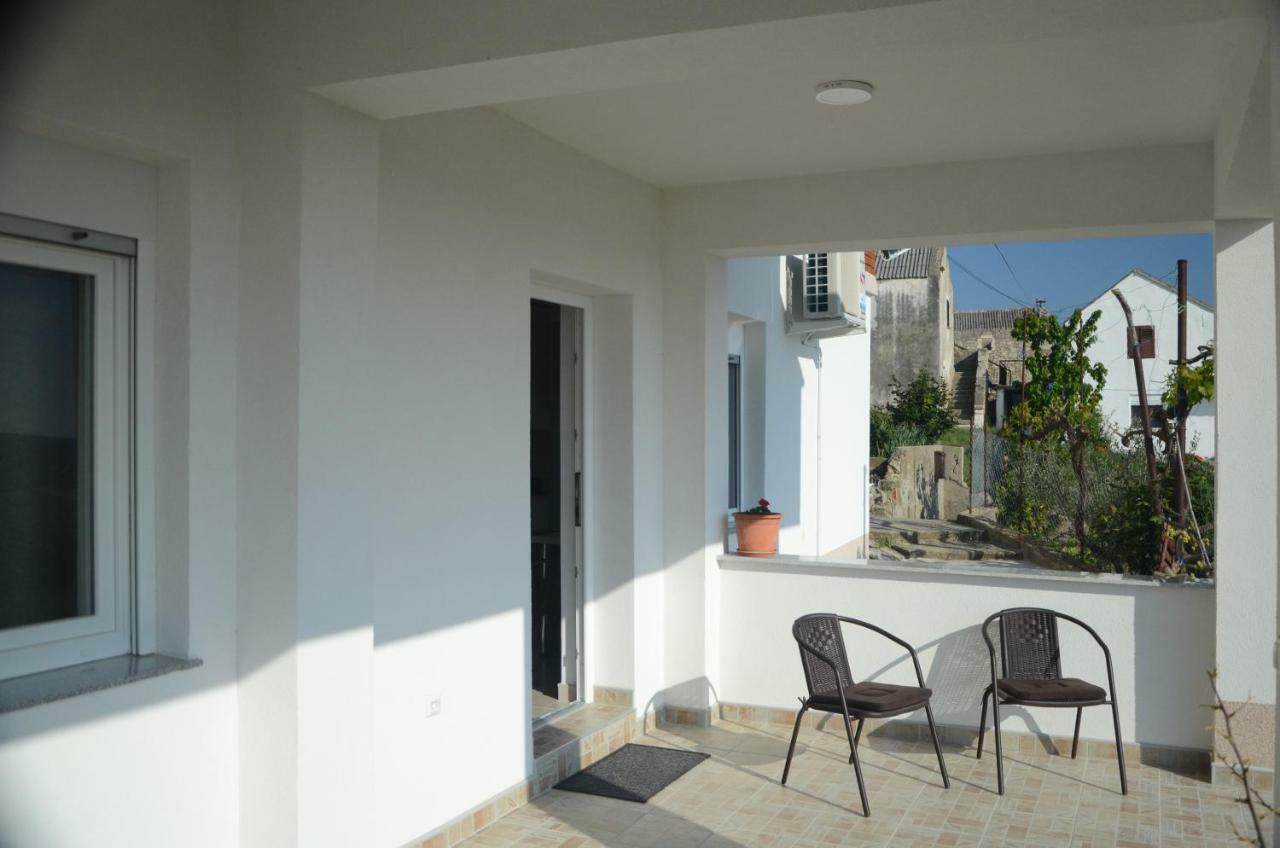 Apartments Tri Mora Ražanac Buitenkant foto